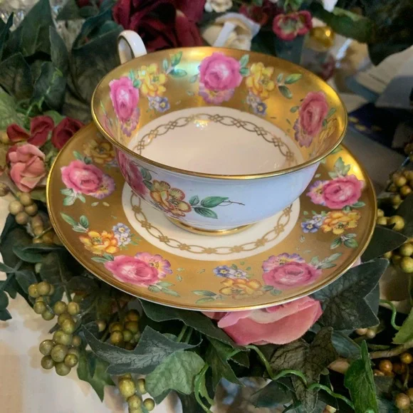 “Vintage” Royal Chelsea Cup & Saucer (Set) - Picture 4 of 13